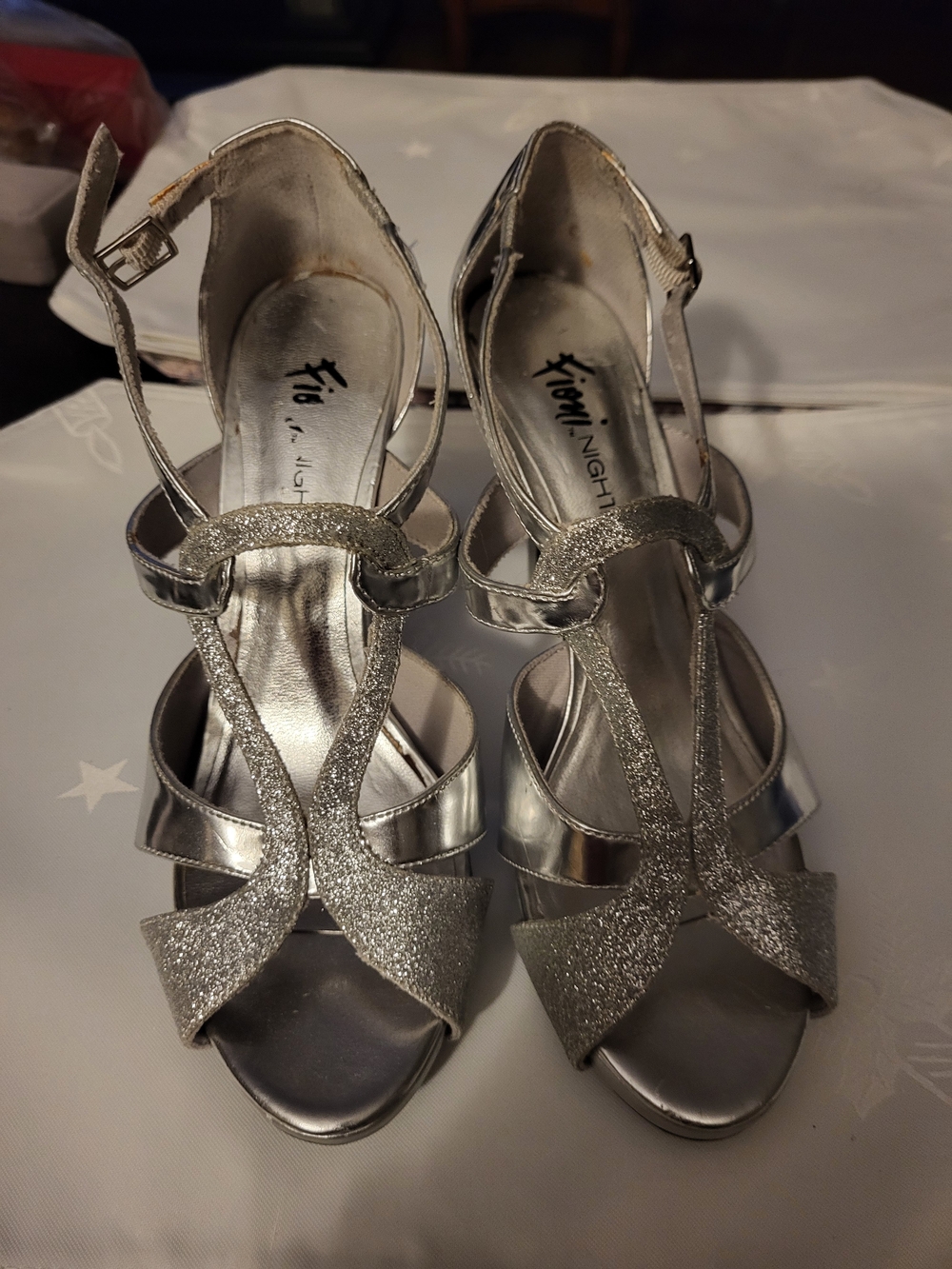 FIONI Silver Glitter T-Strap Heeled Sandals